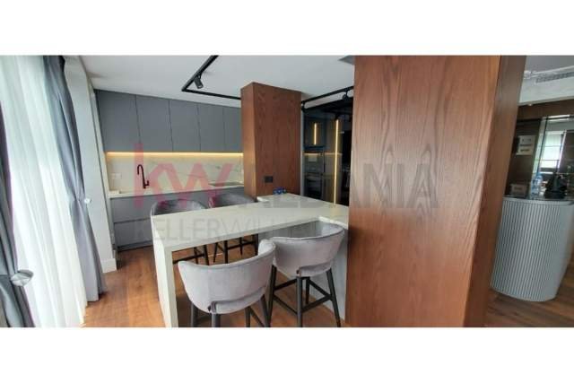 Tirane, jepet me qera apartament 3+1 Kati 1, 175 m² 3.000 Euro (liqeni i farkes)