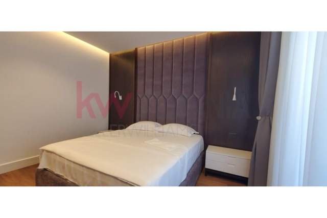 Tirane, jepet me qera apartament 3+1 Kati 1, 175 m² 3.000 Euro (liqeni i farkes)
