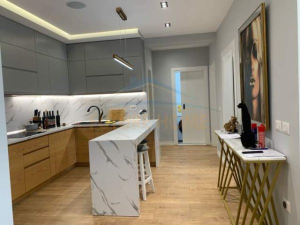 Tirane, jepet me qera apartament 2+1+BLK Kati 6, 90 m² 800 Euro (Fusha e Aviacionit)
