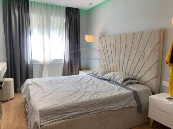 Tirane, jepet me qera apartament 2+1+BLK Kati 6, 90 m² 800 Euro (Fusha e Aviacionit)
