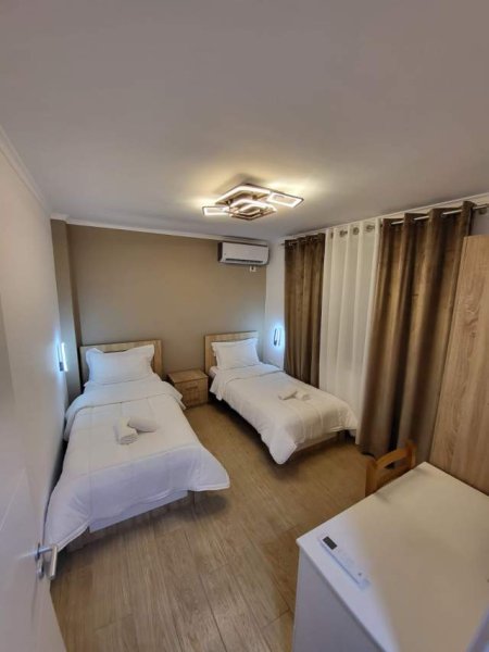 Tirane, jepet me qera apartament 2+1 Kati 2, 100 m² 700 Euro (rruga eduard mano)