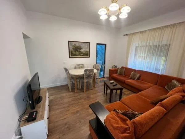 Tirane, jepet me qera 2+1 Kati 2, 76 m² 500 Euro (mine peza)