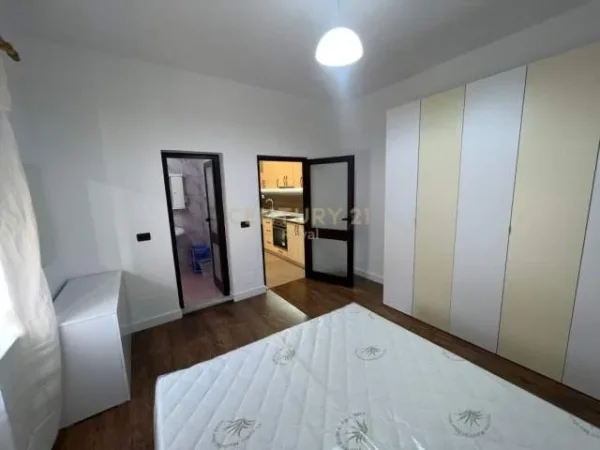 Tirane, jepet me qera 2+1 Kati 2, 76 m² 500 Euro (mine peza)