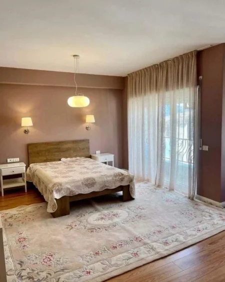 Tirane, jepet me qera Vile 200 m² 1.500 Euro (Rezidenca Kodra e Diellit 2)