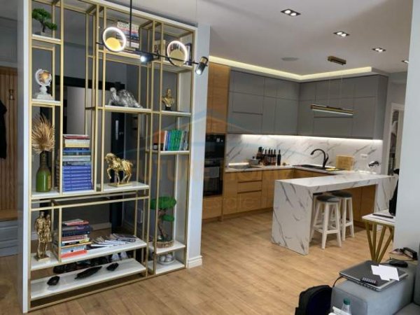 Tirane, jepet me qera apartament 2+1+BLK Kati 6, 90 m² 800 Euro (Fusha e Aviacionit)