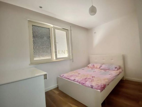 Tirane, jepet me qera apartament 2+1+BLK 92 m² 650 Euro (liqeni)