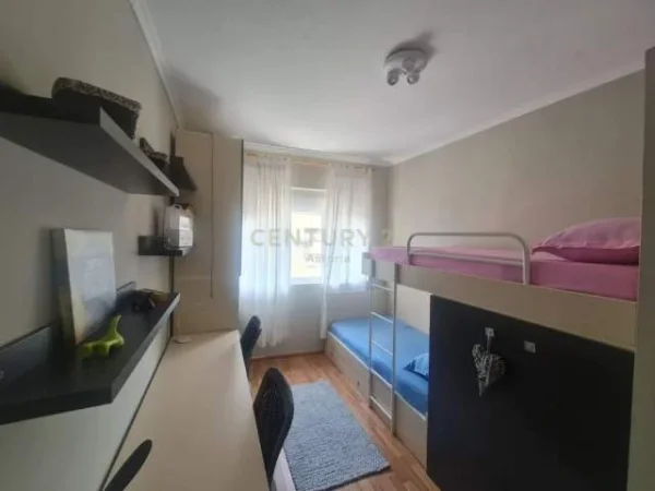 Tirane, jepet me qera apartament 88 m² 750 Euro (qender)