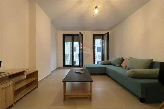 Tirane, jepet me qera apartament 1+1 Kati 9, 78 m² 450 Euro