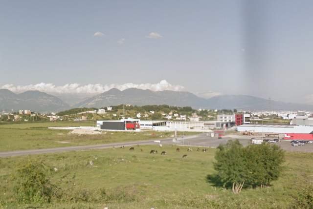 Tirane, shes toke 2.750 m² 150 Euro/m2 (zona Industriale, pas Megatek)