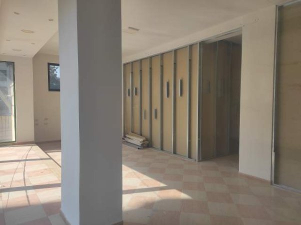 Tirane, jepet me qera ambjent biznesi Kati 1, 440 m² 3.500 Euro (Bulevardi Zhan D'Ark)