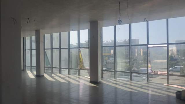 Tirane, jepet me qera Kati 3, 600 m² 2.800 Euro
