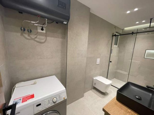 Tirane, jepet me qera apartament 2+1 Kati 8, 103 m² 800 Euro (Rruga e Kavajes)