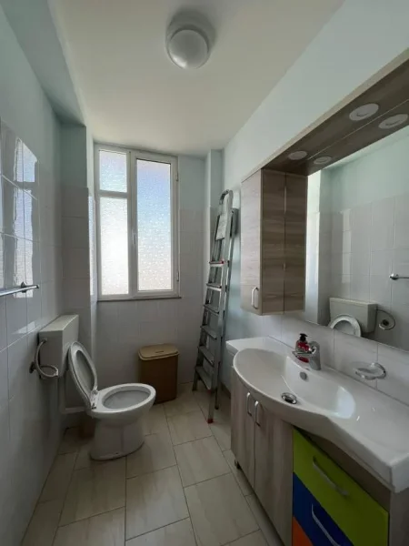 Vlore, jepet me qera 5+1+A+BLK Kati 9,