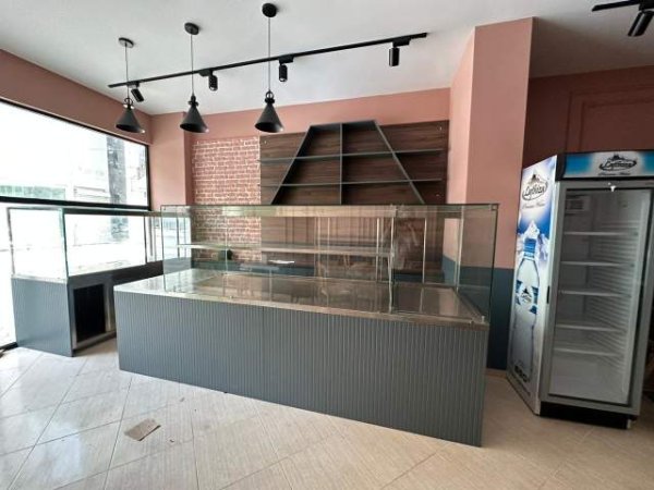 Tirane, shitet lokal Kati 0, 51 m² 65.000 Euro Yzberisht pas Big Market