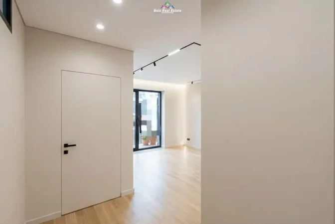 Tirane, jepet me qera zyre Kati 5, 83 m² 1.600 € (hamdi garunja)