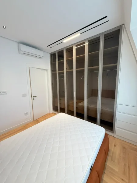 Tirane, jepet me qera apartament 2+1 Kati 3, 125 m² 1.800 € (TEG)