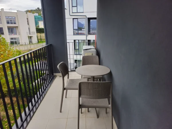 Tirane, jepet me qera apartament 2+1+Ballkon Kati 1, 100 m² 1.350 € (Liqeni i Thate)