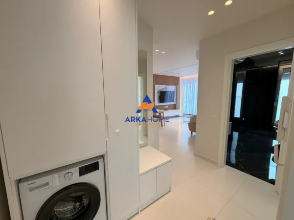 Tirane, jepet me qera apartament 2+1+Ballkon Kati 8, 82 m² 788 € 