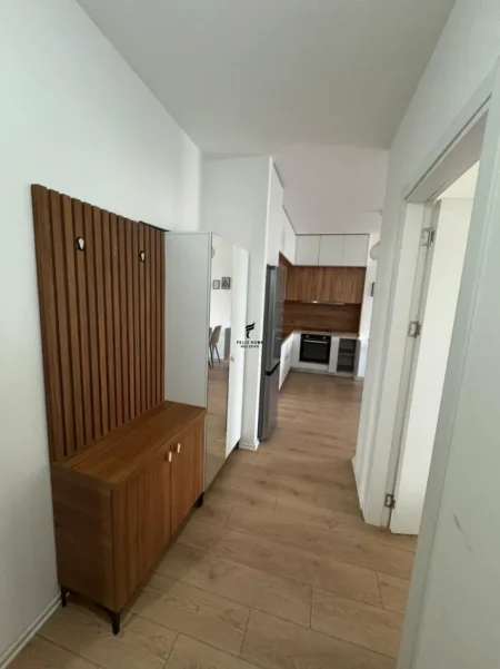 Tirane, jepet me qera apartament 2+1 Kati 9, 95 m² 500 € (YZBERISHT)