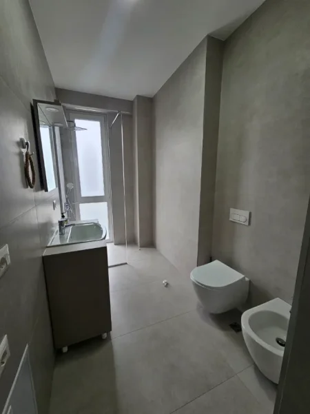 Tirane, jepet me qera apartament 3+1 Kati 2, 120 m² 1.450 € (FOREST GREEN, LIQENI I THATE)