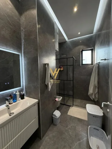 Tirane, jepet me qera apartament+verande | Penthouse 2+1+Ballkon Kati 5, 170 m² 1.000 € (QESARAKE)