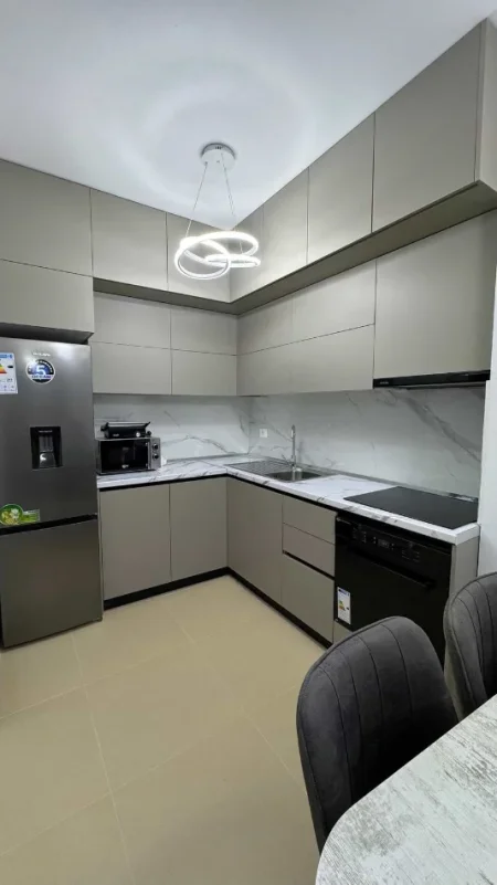 Tirane, jepet me qera apartament 2+1 , 101 m² 700 € (Ish Parku)