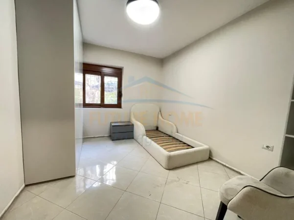 Tirane, jepet me qera apartament 2+1+Ballkon Kati 1, 72 m² 550 € (Shkolla e Baletit)