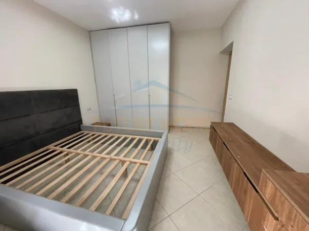 Tirane, jepet me qera apartament 2+1+Ballkon Kati 1, 72 m² 550 € (Shkolla e Baletit)