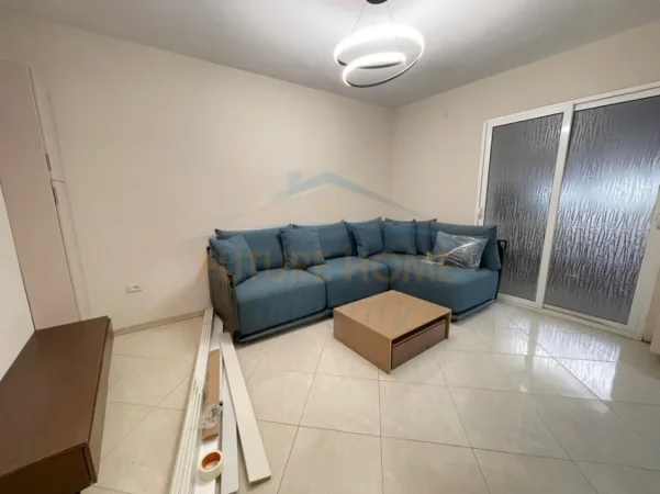 Tirane, jepet me qera apartament 2+1+Ballkon Kati 1, 72 m² 550 € (Shkolla e Baletit)