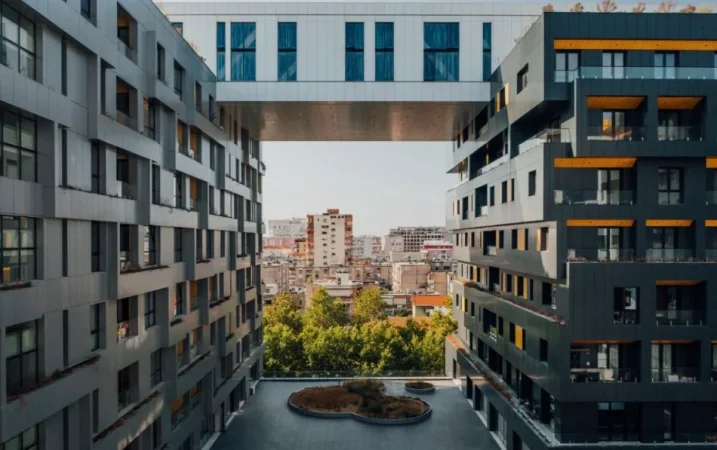 Tirane, jepet me qera dyqan Kati 0, 97 m² 2.500 € (RRUGA E KAVAJES)