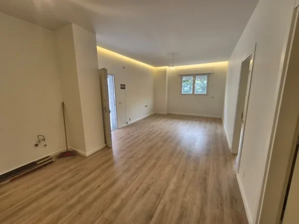 Tirane, shitet apartament 1+1 Kati 0, 60 m² 109.000 € (kinostudio , porcelan)