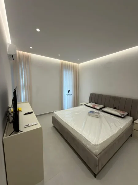 Tirane, jepet me qera apartament 1+1 Kati 3, 80 m² 500 € (SHKOZE)
