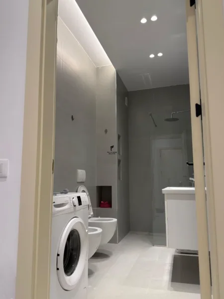 Tirane, jepet me qera apartament 1+1 Kati 3, 80 m² 500 € (SHKOZE)