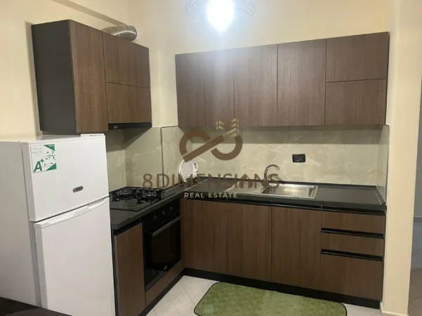 Tirane, jepet me qera apartament 1+1+Ballkon Kati 4, 65 m² 520 € (astir)