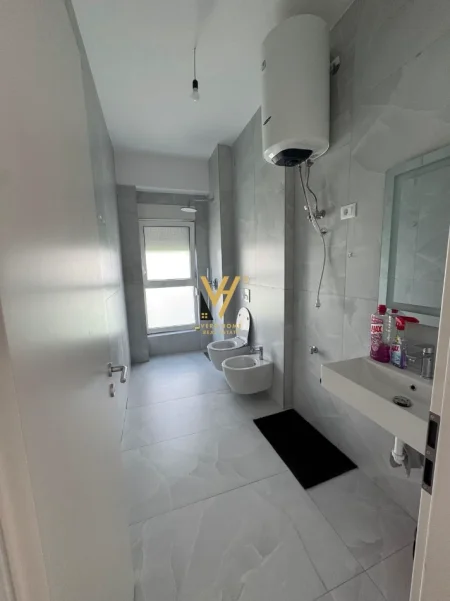 Tirane, jepet me qera zyre Kati 7, 60 m² 370 € (ALI DEMI)