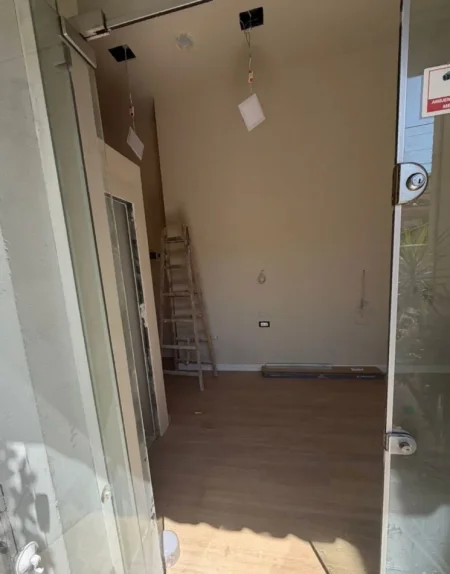 Tirane, shitet ambjent biznesi Kati 1, 25 m² 165000 € (Rruga E Barrikadave)