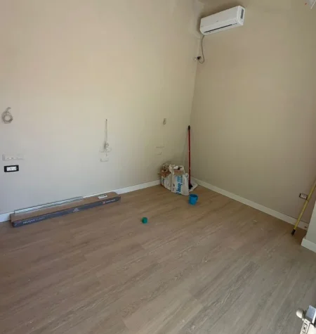 Tirane, shitet ambjent biznesi Kati 1, 25 m² 165000 € (Rruga E Barrikadave)