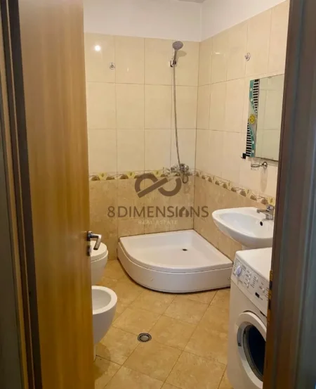 Tirane, jepet me qera apartament 1+1+Ballkon Kati 6, 55 m² 500 € (xhamllik)