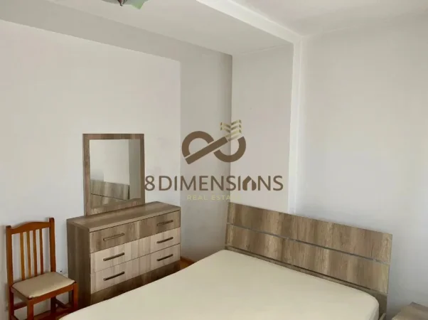 Tirane, jepet me qera apartament 1+1+Ballkon Kati 6, 55 m² 500 € (xhamllik)