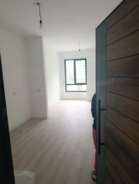 Tirane, jepet me qera apartament 1+1 Kati 1, 60 m² 400 € (Rruga 5 Maji)