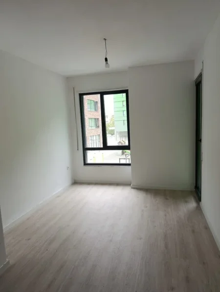 Tirane, jepet me qera apartament 1+1 Kati 1, 60 m² 400 € (Rruga 5 Maji)