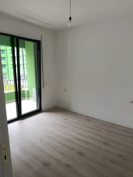 Tirane, jepet me qera apartament 1+1 Kati 1, 60 m² 400 € (Rruga 5 Maji)