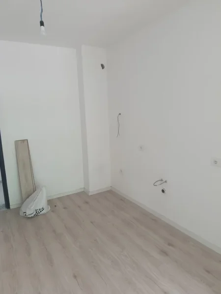 Tirane, jepet me qera apartament 1+1 Kati 1, 60 m² 400 € (Rruga 5 Maji)