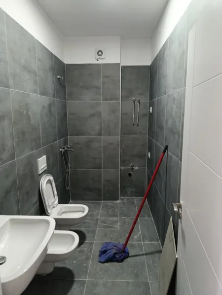 Tirane, jepet me qera apartament 1+1 Kati 1, 60 m² 400 € (Rruga 5 Maji)