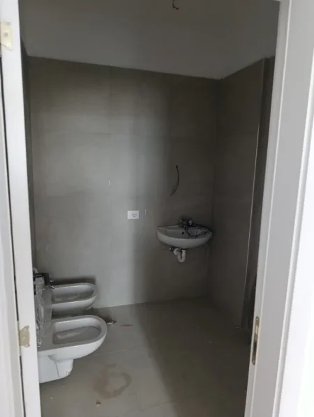 Tirane, jepet me qera apartament 2+1 Kati 7, 110 m² 500 € (Rruga 5 Maji)