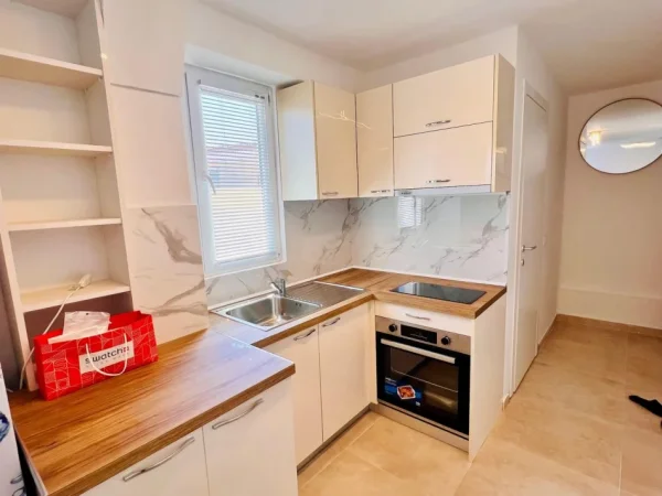 Tirane, jepet me qera apartament 1+1 Kati 1, 40 m² 370 € (Selite)