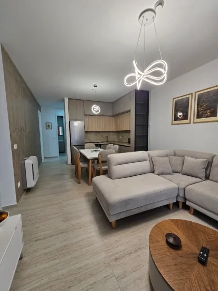 Tirane, jepet me qera apartament 3+1 , 120 m² 1.450 € (Liqen i thate)