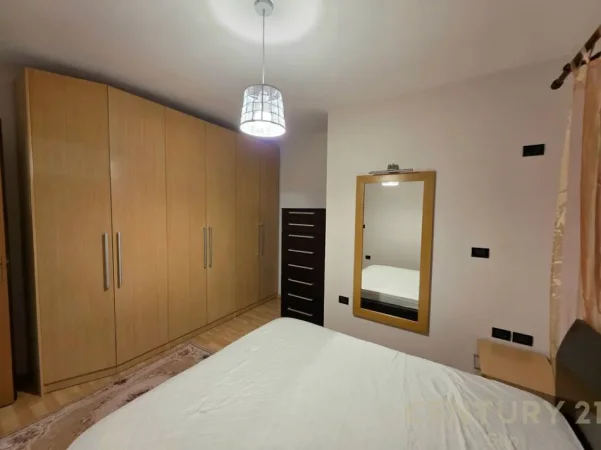 Tirane, jepet me qera apartament 1+1 Kati 2, 52 m² 420 € (xhamlliku)