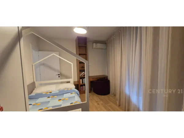 Tirane, shitet apartament 3+1+Ballkon Kati 1, 107 m² 260.000 € (kodra e diellit)