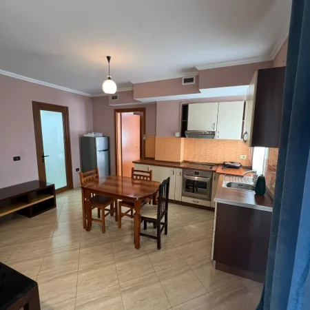 Tirane, jepet me qera apartament 1+1 Kati 2, 65 m² 450 € (QSUT)
